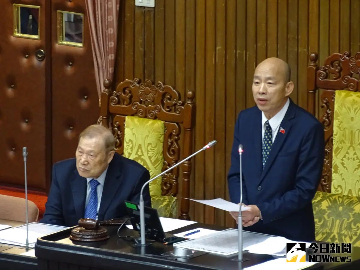 韓國瑜「救援」周萬來？撞場助理費專報請假 綠嗆「媽寶秘書長」