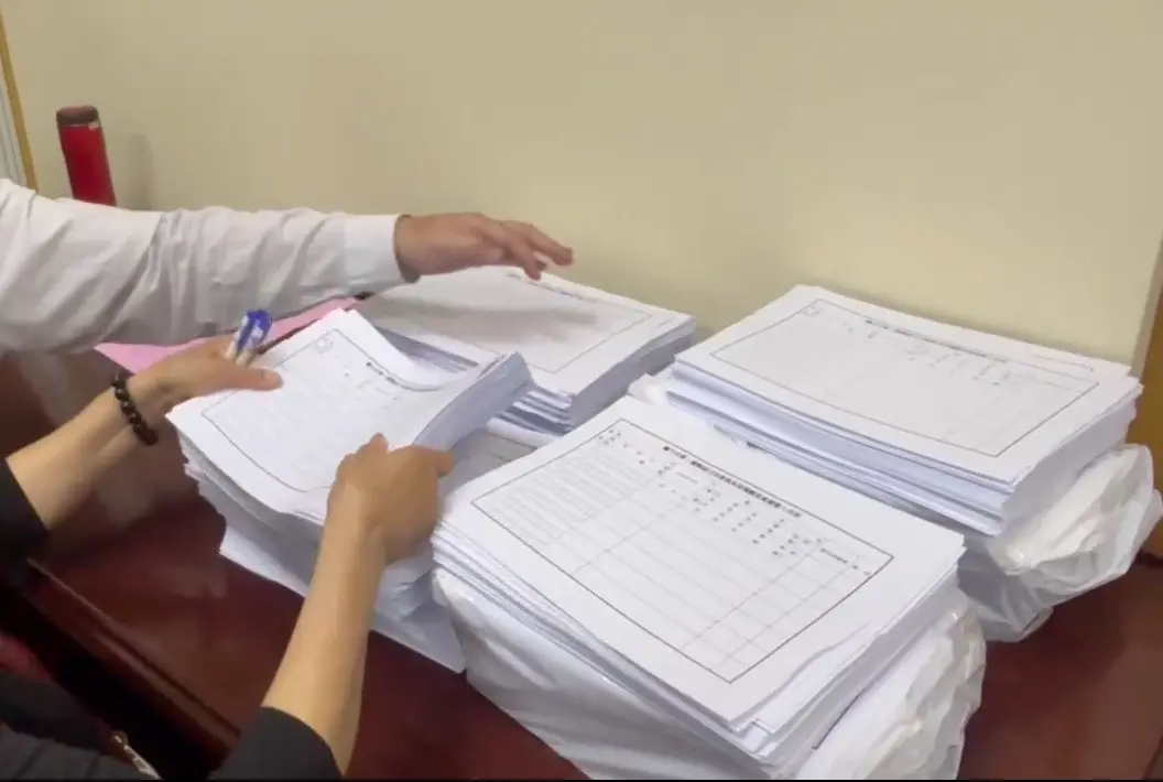 ▲國民黨台北市黨部印製共1.4萬份空白連署書給黨公職，全力拚連署。（圖／翻攝畫面）