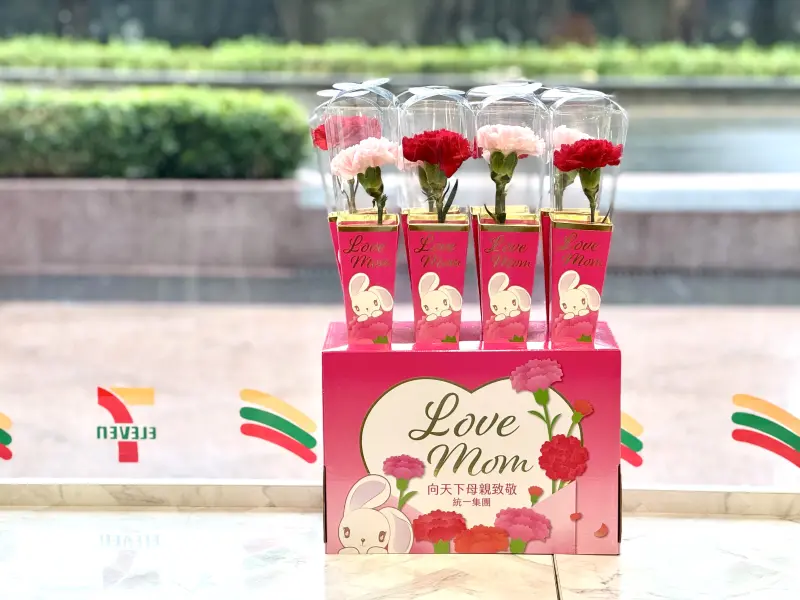 ▲Love mom！統一企業集團「空運進口康乃馨」，向天下母親致敬。（圖／業者提供）