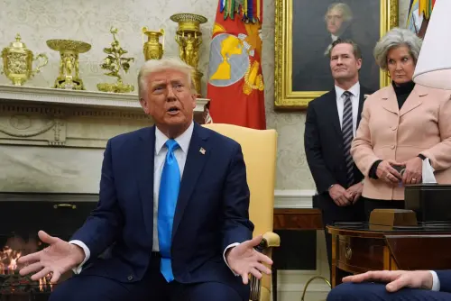 ▲報導指出,瓦爾茲(後左)失去了川普幕僚長威爾絲(後右)的信任。(圖/美聯社/達志影像) ▲報導指出,瓦爾茲(後左)失去了川普幕僚長威爾絲(後右)的信任。(圖/美聯社/達志影像)