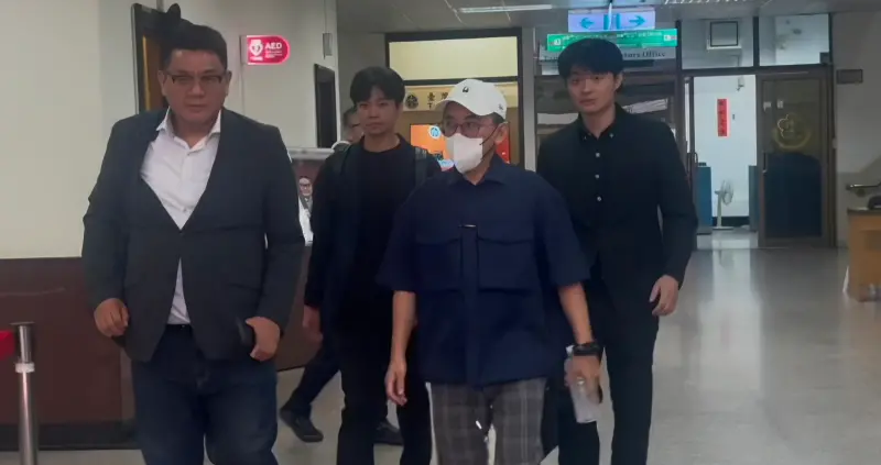 ▲藝人黃子佼為創意私房案至高院出庭，與被害人談和解。（圖／翻攝畫面，2025.05.02）