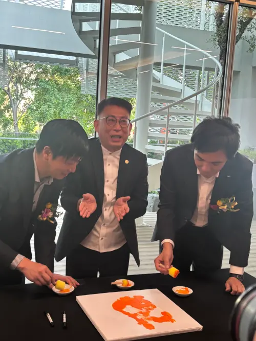 ▲LIXLI建材董事長山田寬與設備董事長岩根聰太郎，2日與磐興總經理游金洲簽約策略結盟。（圖／記者金武鳳攝，2025.5.2)