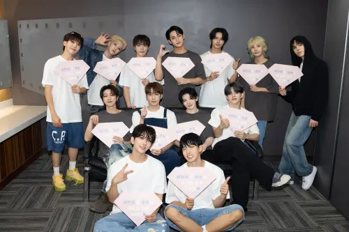 ▲SEVENTEEN（如圖）中國成員The8和Jun，帶領著全圓佑、Joshua、Woozi、DK和夫勝寛，為香港粉絲唱出《那些年》，5位韓國成員的中文發音都非常標準。（圖／SEVENTEEN官方WVS）