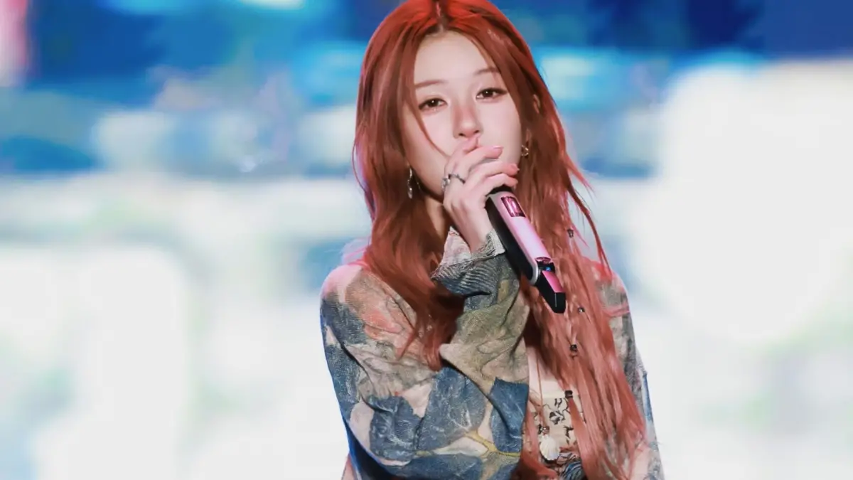 ▲大陸女星趙露思日前捐給大陸「元氣森林音樂節」400萬元並答應免費演出，豈料昨（1）日演出卻只唱了2首歌就被轟下台，原因竟是台灣樂團「落日飛車」遲到，壓縮到後續演出時間，讓粉絲非常生氣。（圖／開橘一隻貓Yolo 微博）