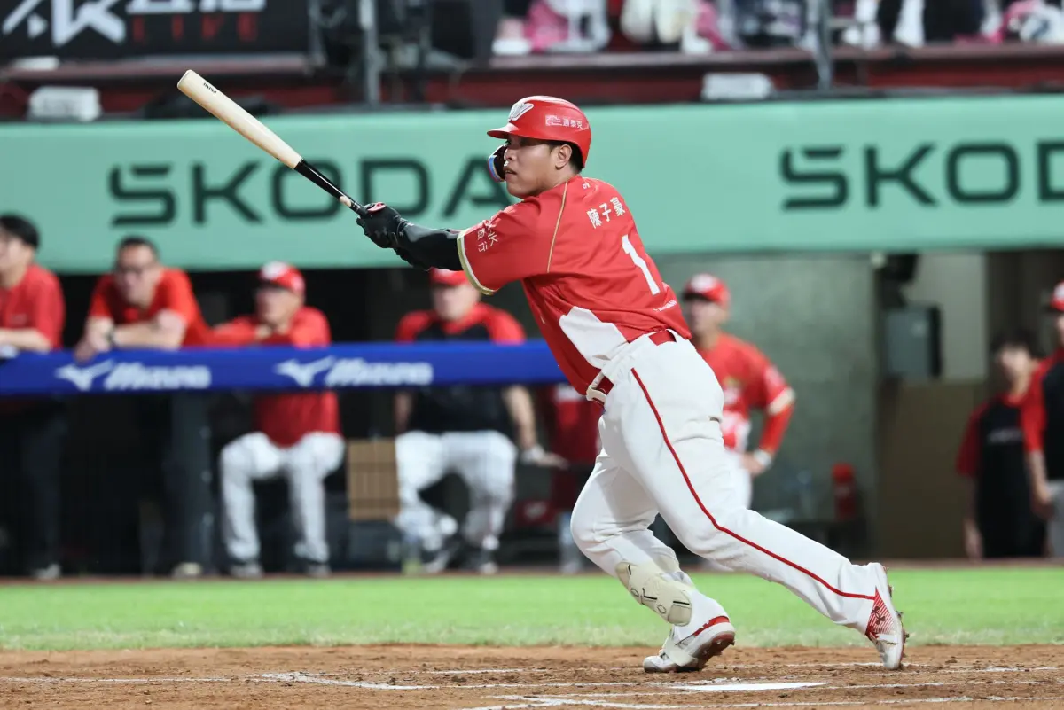 ▲味全龍陳子豪在突破僵局制敲出致勝安打，拿下轉隊後首座單場MVP。（圖／味全龍提供）