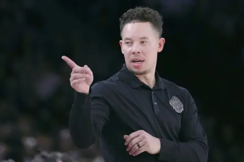 ▲Mitch Johnson自2014年起擔任馬刺助理教練，累積多年執教經驗。2024年11月，Popovich因中風缺陣後，Johnson曾臨時接掌兵符。（圖／美聯社／達志影像）