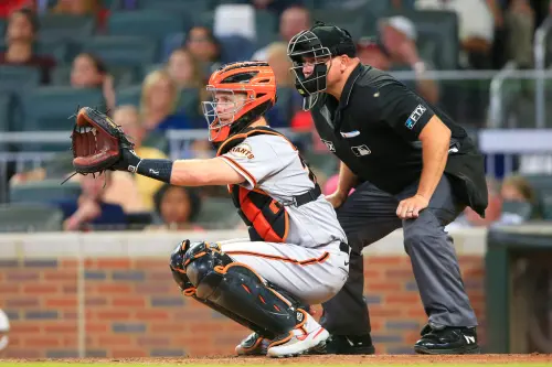 前MLB舊金山巨人名捕Buster Posey也習慣在蹲捕時配戴「捕手沙發」。(圖/美聯社/達志影像) ▲前MLB舊金山巨人名捕Buster Posey也習慣在蹲捕時配戴「捕手沙發」。(圖/美聯社/達志影像)