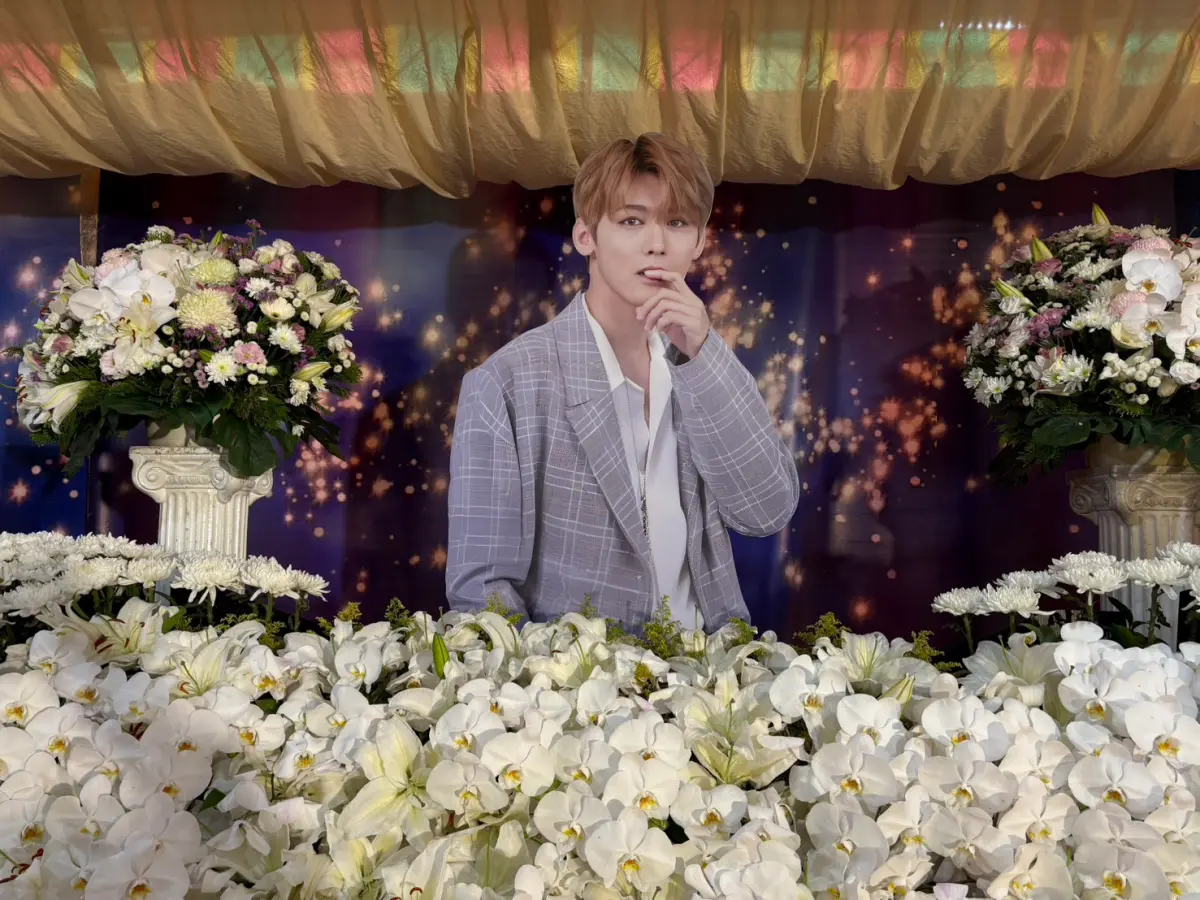 ▲31歲男星黃正杰（如圖）過世，今日舉行告別式，好友田亞霍、艾瑞絲都到了，靈堂現場布置曝光，帥氣遺照惹人鼻酸。（圖／讀者提供）