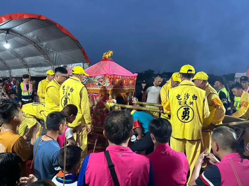 ▲白沙屯媽祖進香活動意外讓「白沙屯GPS即時定位APP」爆紅，攻佔各大手機APP排行第一，就連開發者也感動說話了。（圖／白沙屯拱天宮臉書）