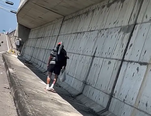 ▲「勇腳伯」年年都會參加白沙屯媽祖進香活動，已經堅持20年不缺席。（圖／網友Rick The Real Chiu授權提供）