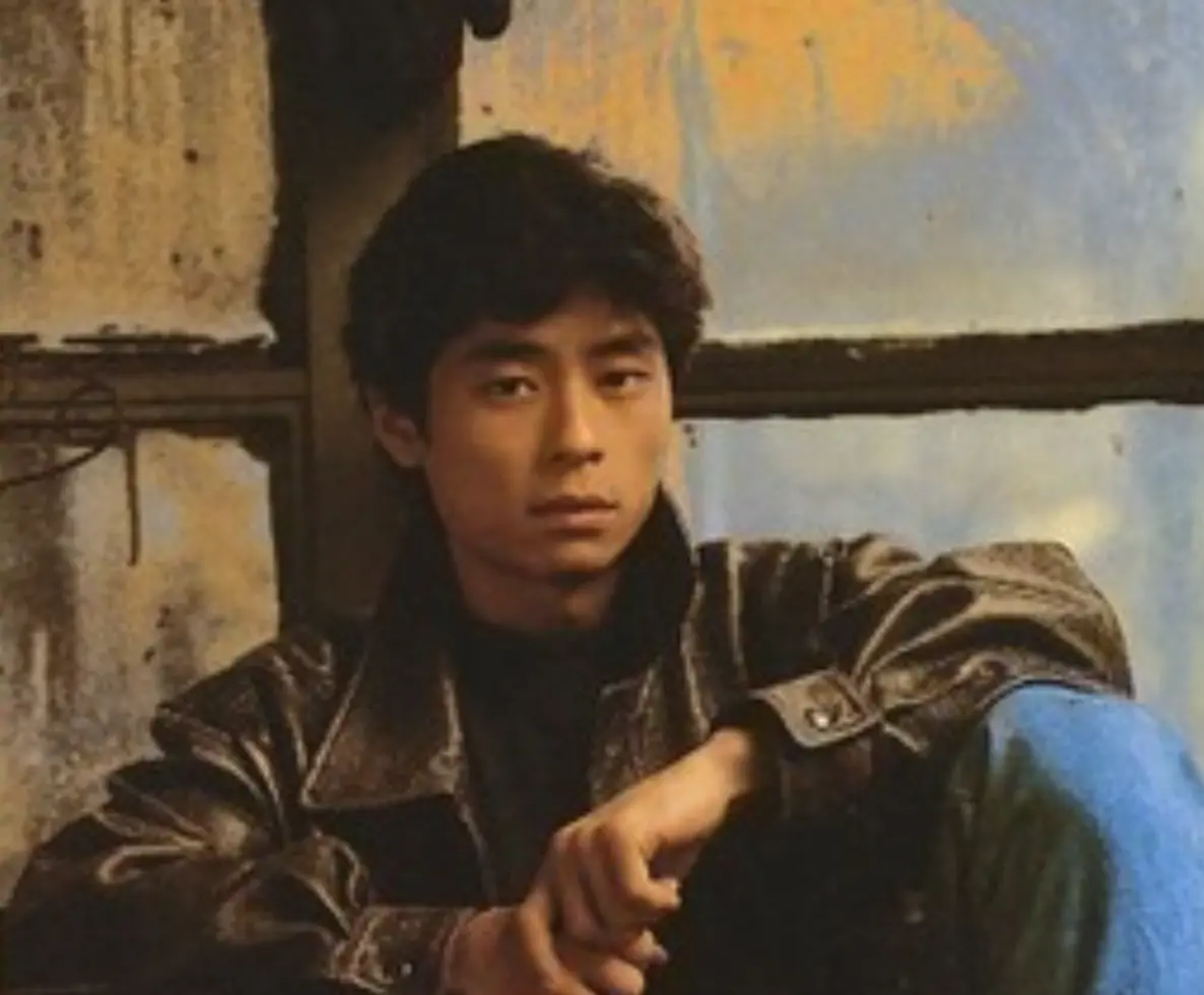 ▲王傑（如圖）曾經在華人歌壇紅極一時，專輯張張大賣，歌曲人人耳熟能詳，在演藝圈後期卻走下坡。他解釋是被人毒啞嗓子，也造成頭髮嚴重脫落，網上盛傳是謝霆鋒主使，資深娛樂記者卻澄清不是這樣。（圖／摘自Line Music）