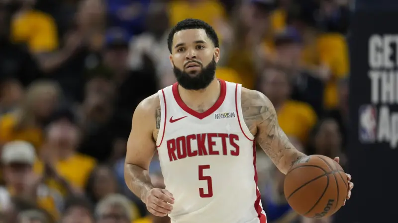 ▲根據《Yahoo Sports》記者Kelly Iko與Shams Charania等多方消息來源指出，剛與火價簽下總價5000千萬美元（約合新台幣15.1億元）的後衛范弗利特（Fred VanVleet）在巴哈馬的球隊迷你訓練營中不幸撕裂前十字韌帶（ACL），預計本周動手術。（圖／美聯社／達志影像）