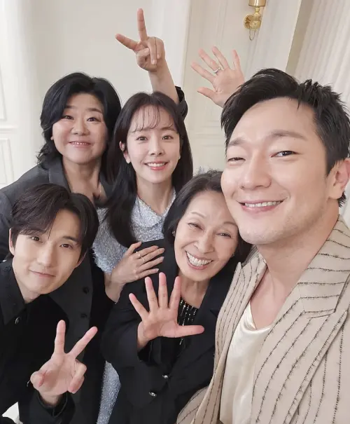 《比天堂還美麗》透過溫暖的方式討論死亡並不是只有悲傷的。(圖/Netflix IG) ▲《比天堂還美麗》透過溫暖的方式討論死亡並不是只有悲傷的。(圖/Netflix IG)