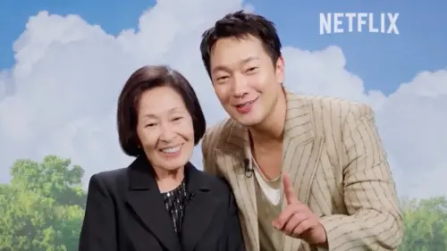 ▲韓劇《比天堂還美麗》金惠子（左）、孫錫久（右）攜手主演，劇中兩人大談相差50歲的的「奶孫戀」，用溫暖的方式探討生死議題，號稱比《苦盡柑來遇見你》還好哭！（圖／翻攝自Netflix IG）