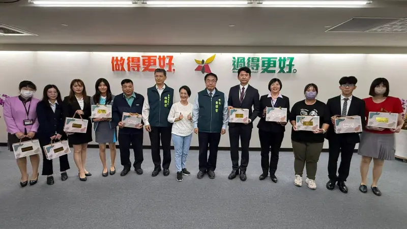 ▲「網路溫度計DailyView」今（3）日公布網路聲量前10大縣市首長，其中台南市長黃偉哲好感度奪冠，領先其他縣市。（圖／南市府提供）