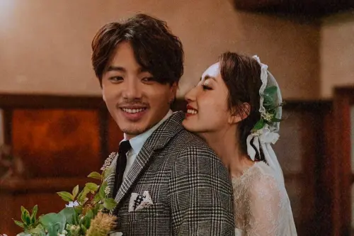 柯佳嬿與坤達結婚後,愛情事業兩不誤。(圖/截取自IG) ▲或許是因為2人相互扶持,謝坤達(左)再度翻紅,主持偶像雙雙兼顧,而柯佳嬿(右)更是多次奪得影后的獎項,還刻畫出許多深植人心的角色。(圖/截取自IG)