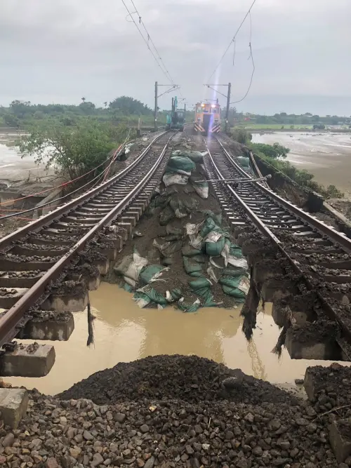 台鐵啟動「重點橋梁行車安全提昇計」,推動橋梁改建工程,計畫期程114年至118年,總預算56.69億元,現在辦理規劃作業,預計114年底前完成。(圖/台鐵提供) ▲台鐵啟動「重點橋梁行車安全提昇計」,推動橋梁改建工程,計畫期程114年至118年,總預算56.69億元,現在辦理規劃作業,預計114年底前完成。(圖/台鐵提供)