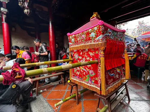 ▲白沙屯拱天宮媽祖「粉紅超跑」。（圖／楊登嵙提供）