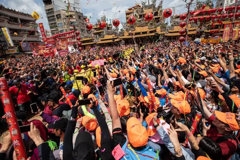 ▲白沙屯媽祖進香昨（3）日抵達北港朝天宮　交通部增開台鐵嘉義站往返朝天宮直達客運接駁路線，發車193班載運6317人。（圖／蔡良武提供）