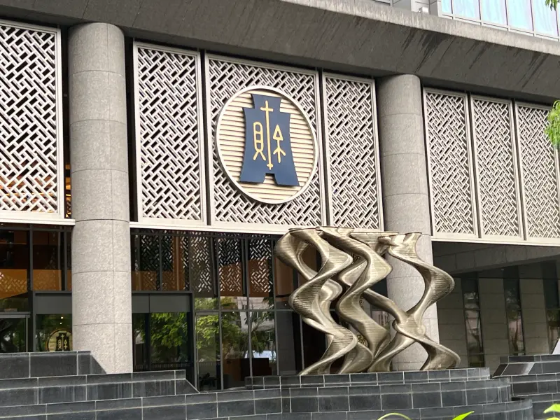 因應美關稅影響！財部放寬營業稅溢付退稅　30萬元內免逐案審查