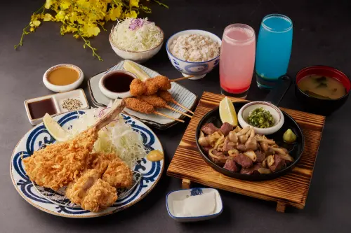 漢堡排買一送一!南港LaLaport「米與多蜜」5/5開幕:6款醬汁嚐鮮 ▲「京都勝牛」角切鐵板雙人餐,推薦價1080元。(圖/王座國際餐飲提供)