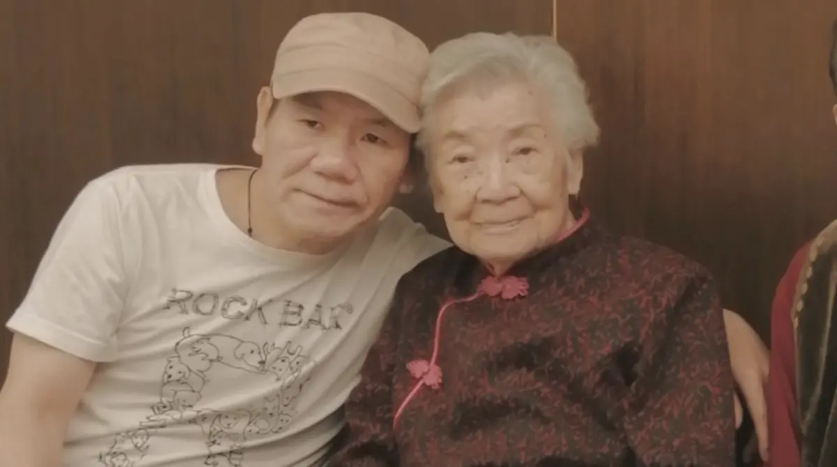 ▲63歲歌手趙傳（左）本月2日在屏東演出，怎料登台前突接獲100歲母親（右）離世消息，昨傍晚公開還原得知噩耗過程，「「上天堂去跟爸爸相伴了，願您在天堂，一切安好！」引來許多歌迷湧入哀悼。（圖／翻攝自趙傳臉書）