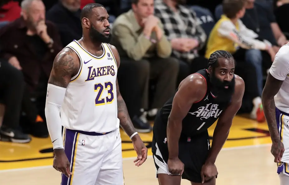 ▲洛杉磯快艇稍早以101：120輸給丹佛金塊，歷經苦戰7場後慘遭淘汰，洛杉磯2支NBA球隊快艇、湖人都確定無緣次輪，若再加上NHL國家冰球聯盟的洛杉磯國王，等於在過去一周內，洛杉磯2職業聯盟、共3支球隊皆止步首輪。（圖／美聯社／達志影像）