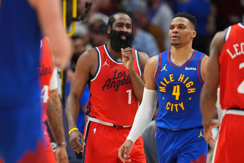 ▲快艇球星James Harden在關鍵戰再次迷失，重演生涯無數次的黑暗時刻，他在場上的作用竟不如年薪差了他10倍的Russell Westbrook。（圖／美聯社／達志影像）