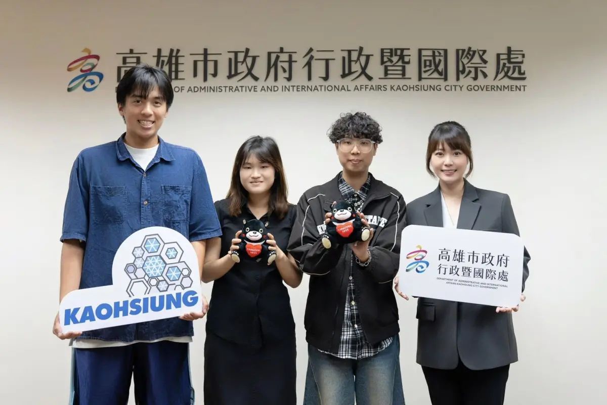 ▲高雄國際關係小組青年學生代表上任 ，行國處長張硯卿特別介紹高雄城市外交與國際合作發展現況，期待年輕視角助攻城市外交。(圖／高市府提供)