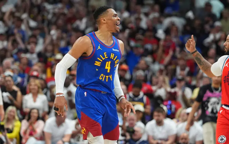 ▲在這一輪系列賽，以及在金塊的這一個賽季，Russell Westbrook讓球迷又愛、又恨，可以抓下關鍵籃板，也可以關鍵上籃放槍，但這就是Westbrook。（圖／美聯社／達志影像）