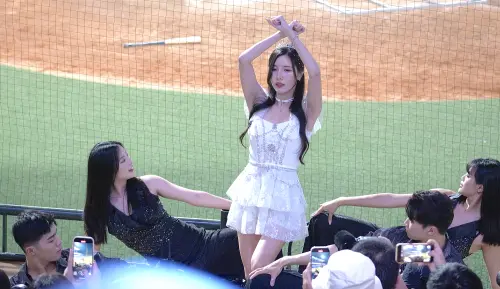南珉貞富邦悍將「안녕你好」韓國主題日場中SOLO舞,引發現場球迷歡聲雷動。(圖/記者陳云茹攝) ▲南珉貞富邦悍將「안녕你好」韓國主題日場中SOLO舞,引發現場球迷歡聲雷動。(圖/記者陳云茹攝)