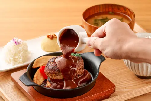 ▲南港LaLaport日式炭火漢堡排「米與多蜜」開幕買一送一。（圖／米與多蜜提供）