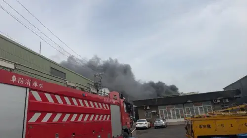 存放百噸油!桃園蘆竹工廠大火 濃煙火球猛竄天際 ▲蘆竹工廠大火(圖/翻攝臉書)