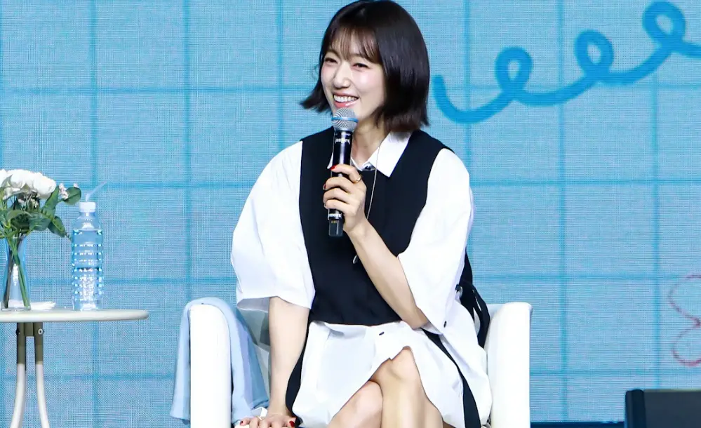 ▲朴信惠（如圖）昨日在台北場粉絲見面會上，大跳流行歌〈Like Jennie〉，被讚明明是35歲當媽的人，卻還這麼會跳舞，當過偶像練習生的過往意外遭起底。（圖／D-SHOW提供）