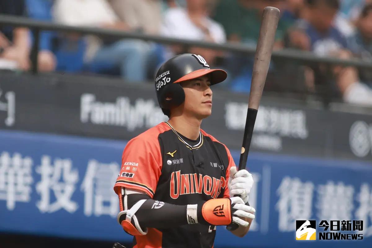 ▲統一獅隊長陳傑憲近期受到手傷影響，大多以代打、代守登場，他坦言目前想法矛盾，希望留在一軍貢獻又怕拖累球隊。（圖／記者葉政勳攝）