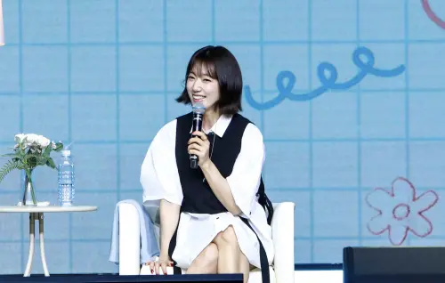 ▲朴信惠在見面會上跟粉絲話家常，讓粉絲感受到她親民的一面。（圖／D-SHOW）