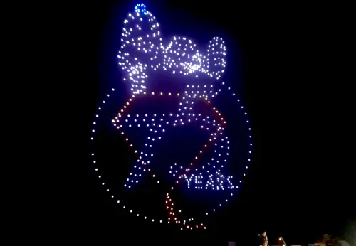 ▲昨無人機試飛，排出史努比可愛身影。（圖／澎湖縣政府提供）