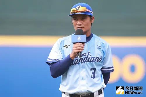 富邦悍將王勝偉昨日開轟,他表示隨著年紀增長,能允許犯錯的機會更少。(圖/記者葉政勳攝) ▲富邦悍將王勝偉昨日開轟,他表示隨著年紀增長,能允許犯錯的機會更少。(圖/記者葉政勳攝)