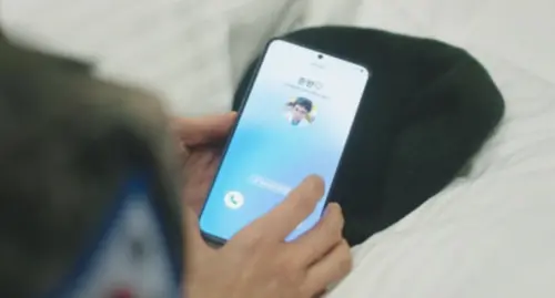 ▲李翊純（郭善英 飾）給金雋婠（鄭敬淏 飾）的來電稱呼是「雋婠（愛心）」。（圖／翻攝至Netflix）