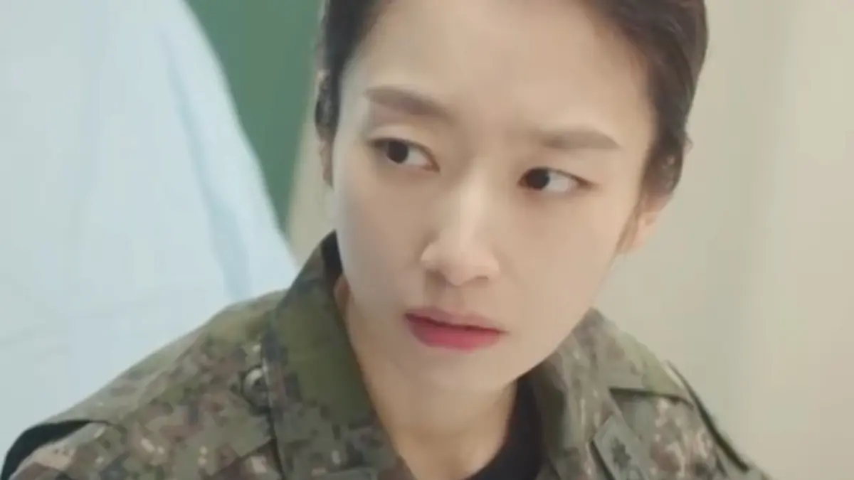 ▲《機智住院醫生生活》日前播出的第7集中，李翊純（郭善英 飾，如圖）、安治弘（金准韓 飾）現身客串， 不僅證實了和金雋婠（鄭敬淏 飾）的婚訊，還接連放閃，讓粉絲超驚喜。（圖／翻攝自tvn_drama IG）