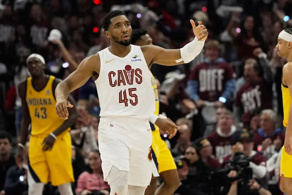 ▲NBA今（7）日克里夫蘭騎士隊與印地安納溜馬交鋒，騎士當家球星Donovan Mitchell火力全開，本場比賽攻下48分，成為球隊本場比賽的絕對核心。這場比賽讓Mitchell成為騎士隊史上第3位在季後賽多次砍下40分以上的球員。（圖／美聯社／達志影像）