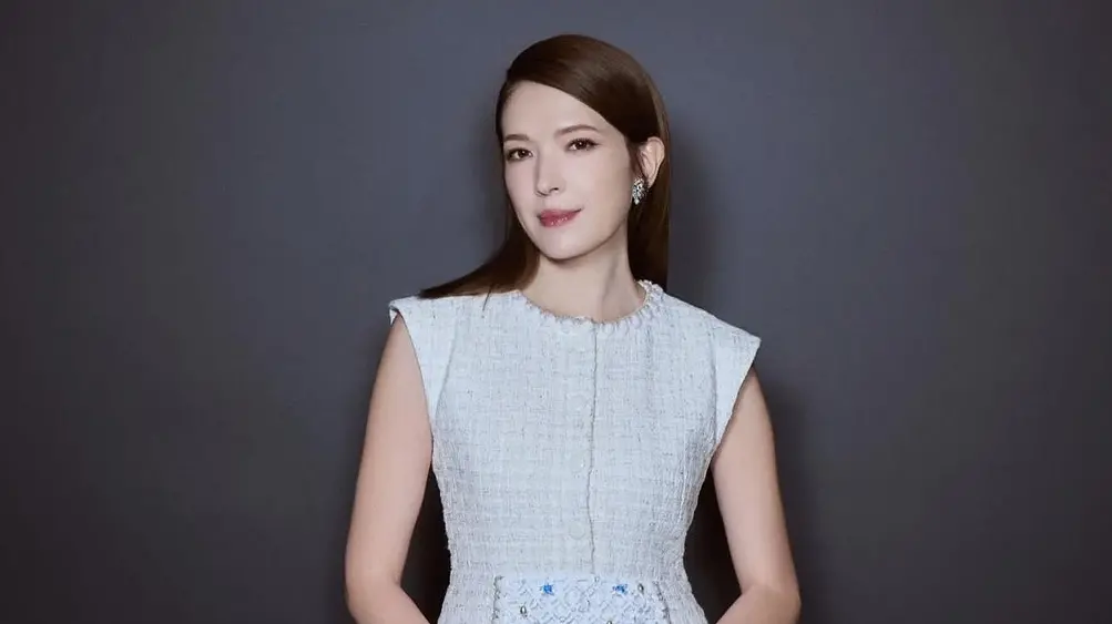 ▲許瑋甯（如圖）和邱澤結婚3年，日前被爆出已經懷孕4個月，兩人始終未正面回應，但許瑋甯昨日更新IG限時動態，絕美的工作側拍照也引來討論。（圖／翻攝自許瑋甯IG）