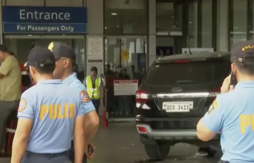 菲律賓馬尼拉機場大門外發生死亡車禍。(圖/翻攝自X) ▲菲律賓馬尼拉機場大門外發生死亡車禍。(圖/翻攝自X)