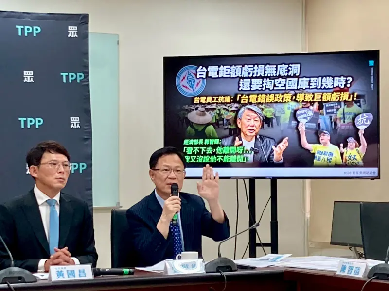 ▲民眾黨立院黨團總召黃國昌、副總召張啓楷強調，人民需要的是能因應高關稅挑戰的「財經內閣」，不是什麼「戰鬥內閣」。（圖／張啓楷辦公室提供，2025.05.05）