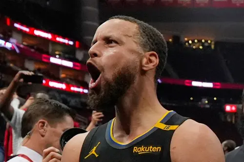 ▲金州勇士和休士頓火箭的搶七大戰，彷彿2019年命運重演，Stephen Curry上半場只有3分，但下半場轟下19分，全場得到22分，帶領勇士103：89晉級。（圖／美聯社／達志影像）