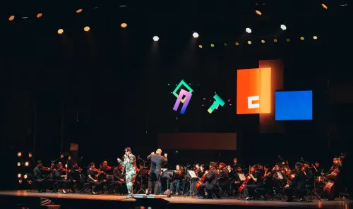 ▲晚間壓軸由金曲歌王蕭煌奇與「龍潭愛樂管弦樂團」聯手演出《聽見感動：蕭煌奇與龍潭愛樂的共鳴》，以一場跨越流行與古典的音樂饗宴，震撼全場。