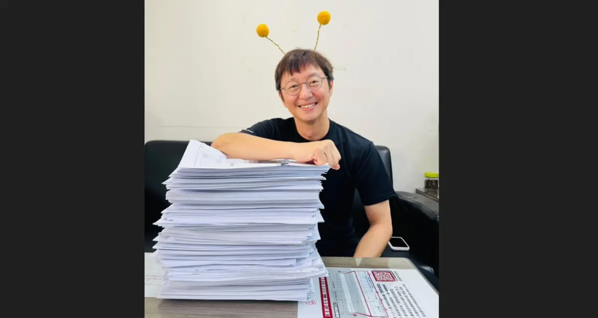 ▲台中市議員江肇國個人送交8,666份罷免羅廷瑋的連署書。（圖／翻攝江肇國臉書，2025.05.05）