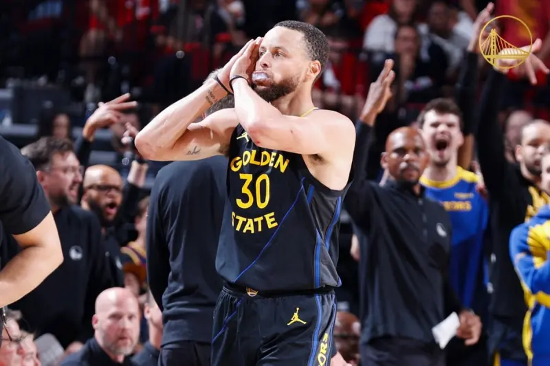 ▲37歲的Stephen Curry在關鍵時刻挺身而出，不僅用表現守住老一代超級球星的最後榮光，甚至在火箭主場聽見對手球迷高呼「MVP」，這不只是尊敬，更是一場屬於傳奇的禮讚。（圖／美聯社／達志影像）