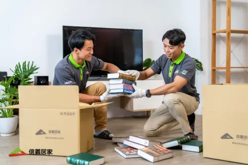 ▲大掃除前要先「斷捨離」，把不需要、過期的東西丟掉。（示意圖／信義居家提供）