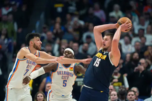 NBA5/6日季後賽,奧克拉荷馬雷霆將在主場迎來與丹佛金塊系列賽G1,雷霆在首輪4:0橫掃灰熊,而金塊則是與快艇血戰7場後驚險晉級,兩隊在次輪碰頭,禁區將成關鍵。(圖/美聯社/達志影像) ▲NBA5/6日季後賽,奧克拉荷馬雷霆將在主場迎來與丹佛金塊系列賽G1,雷霆在首輪4:0橫掃灰熊,而金塊則是與快艇血戰7場後驚險晉級,兩隊在次輪碰頭,禁區將成關鍵。(圖/美聯社/達志影像)